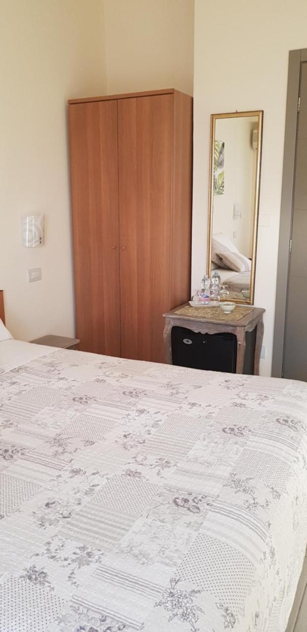 Hotel Margherita Meuble Sirmione Ngoại thất bức ảnh